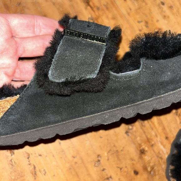 BIRKENSTOCK sz 37 black shearling lined 2 strap corkbed sandals, preowned AS IS - Picture 4 of 7